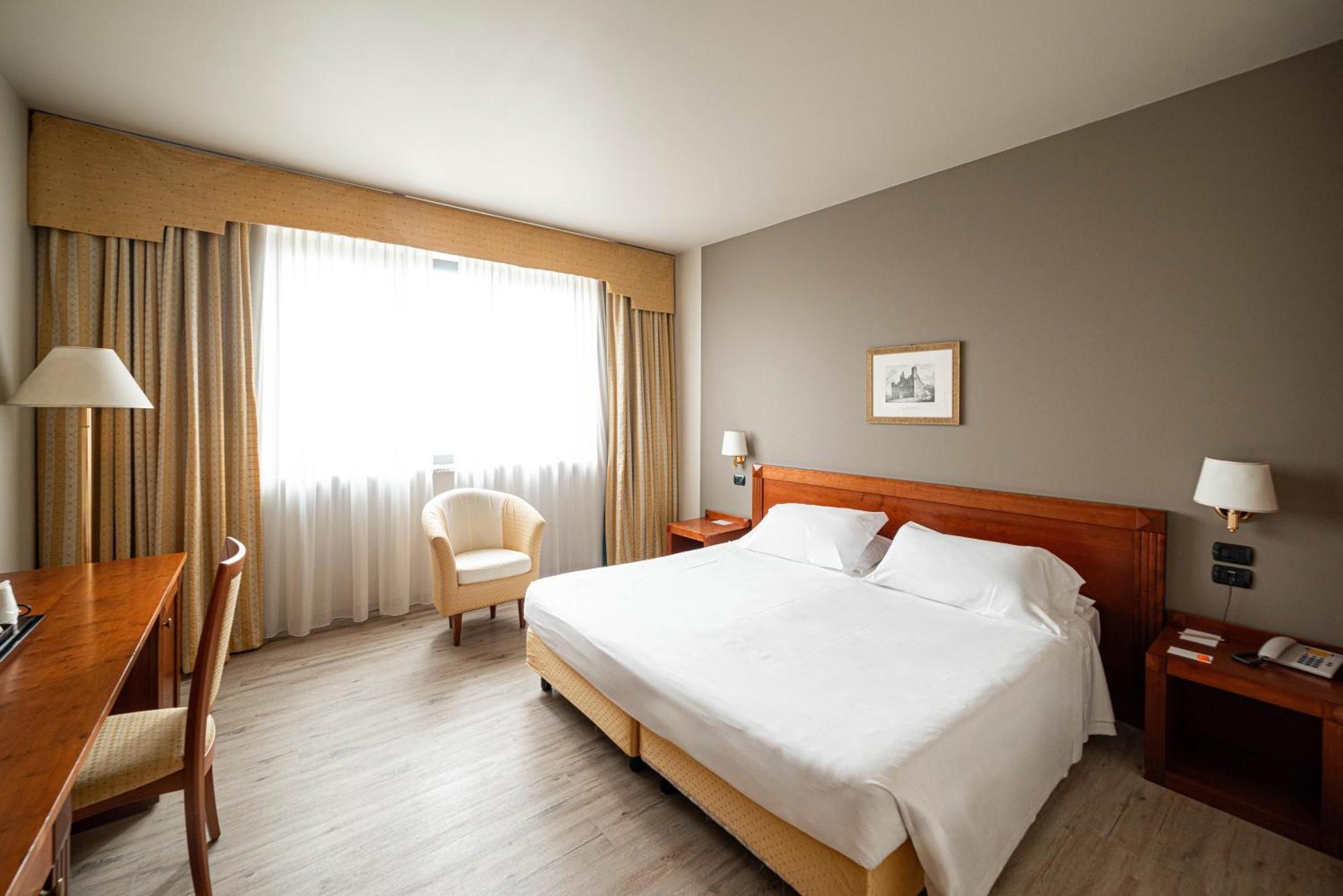Phi Hotel Cavalieri Бра Экстерьер фото