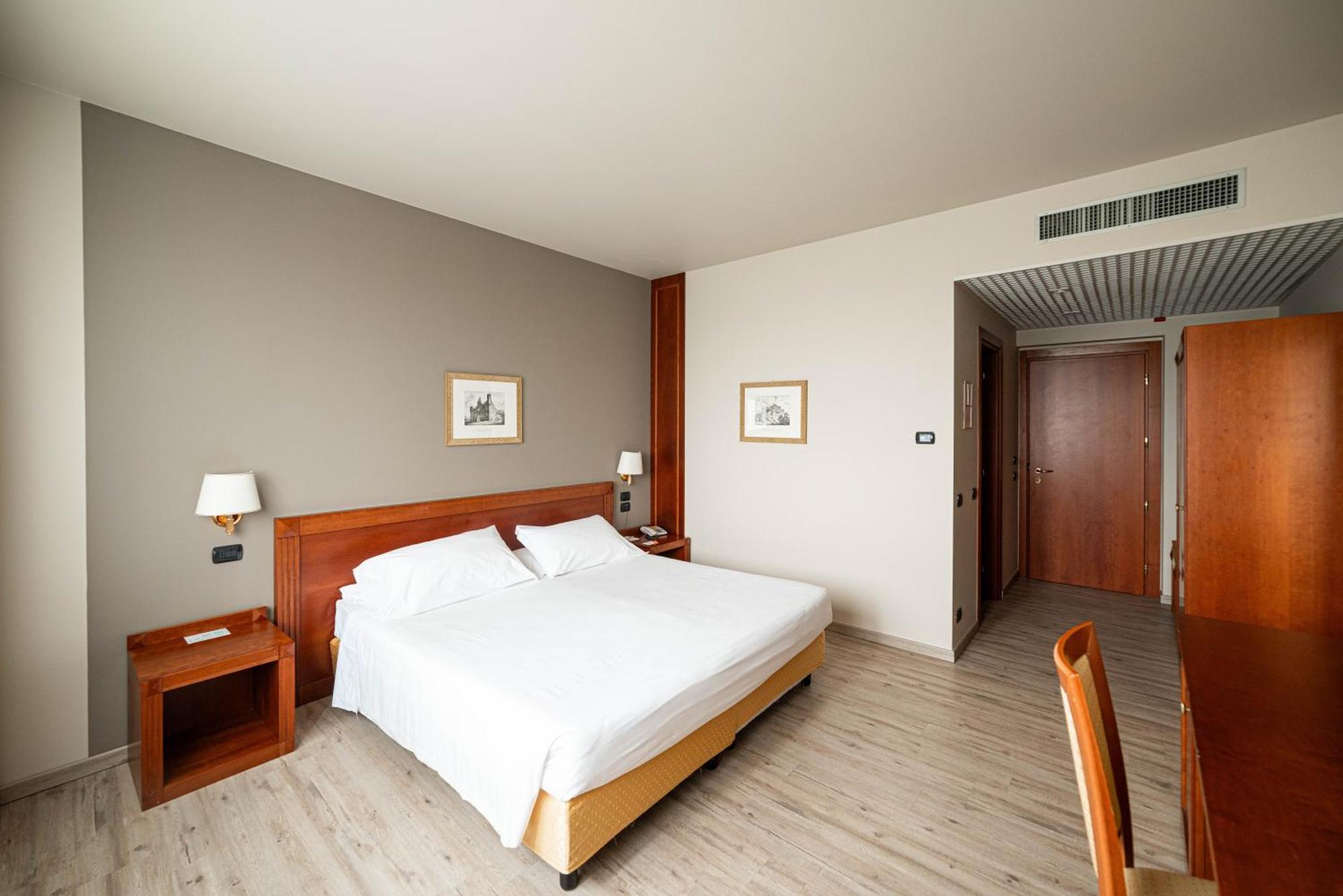 Phi Hotel Cavalieri Бра Экстерьер фото