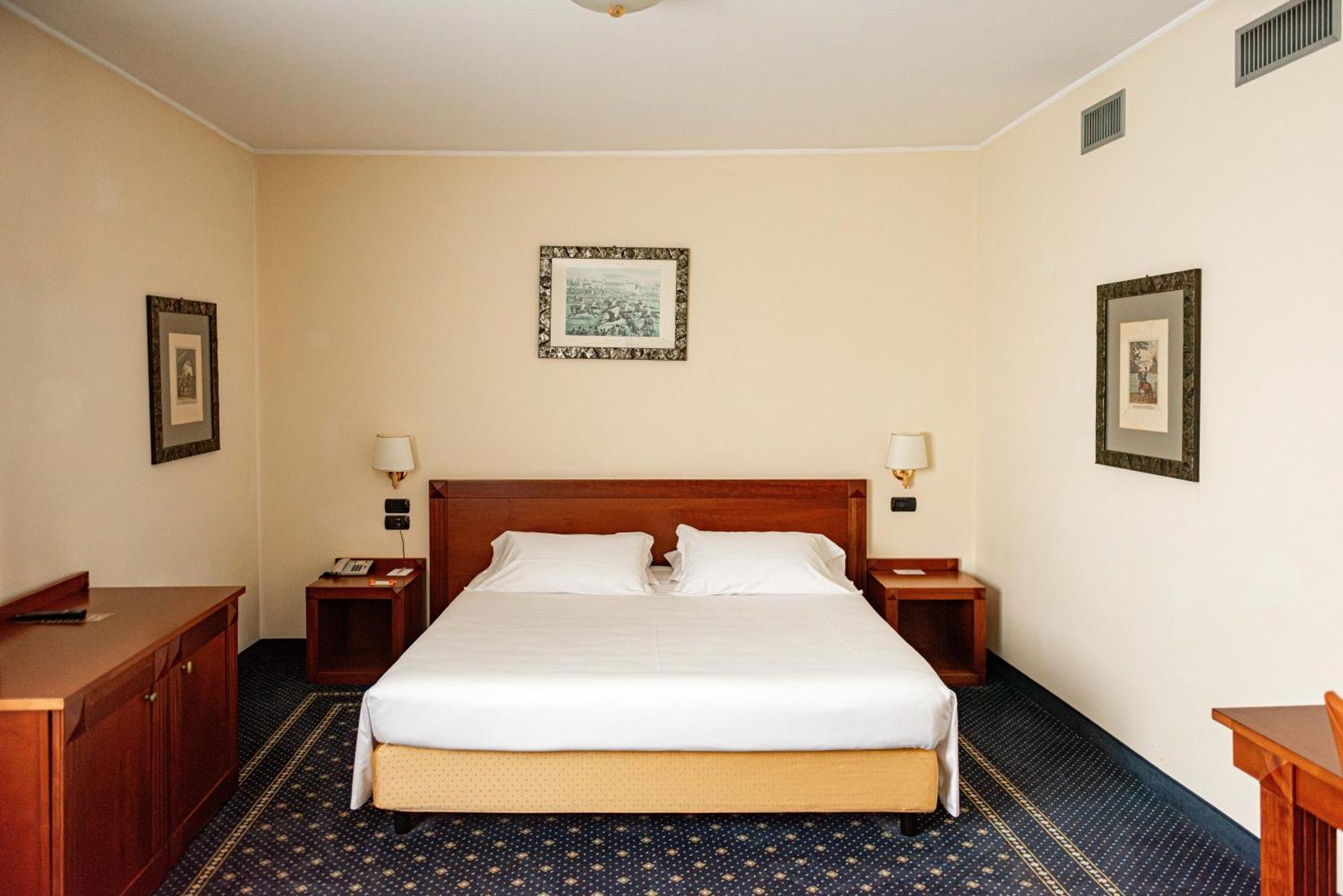 Phi Hotel Cavalieri Бра Экстерьер фото