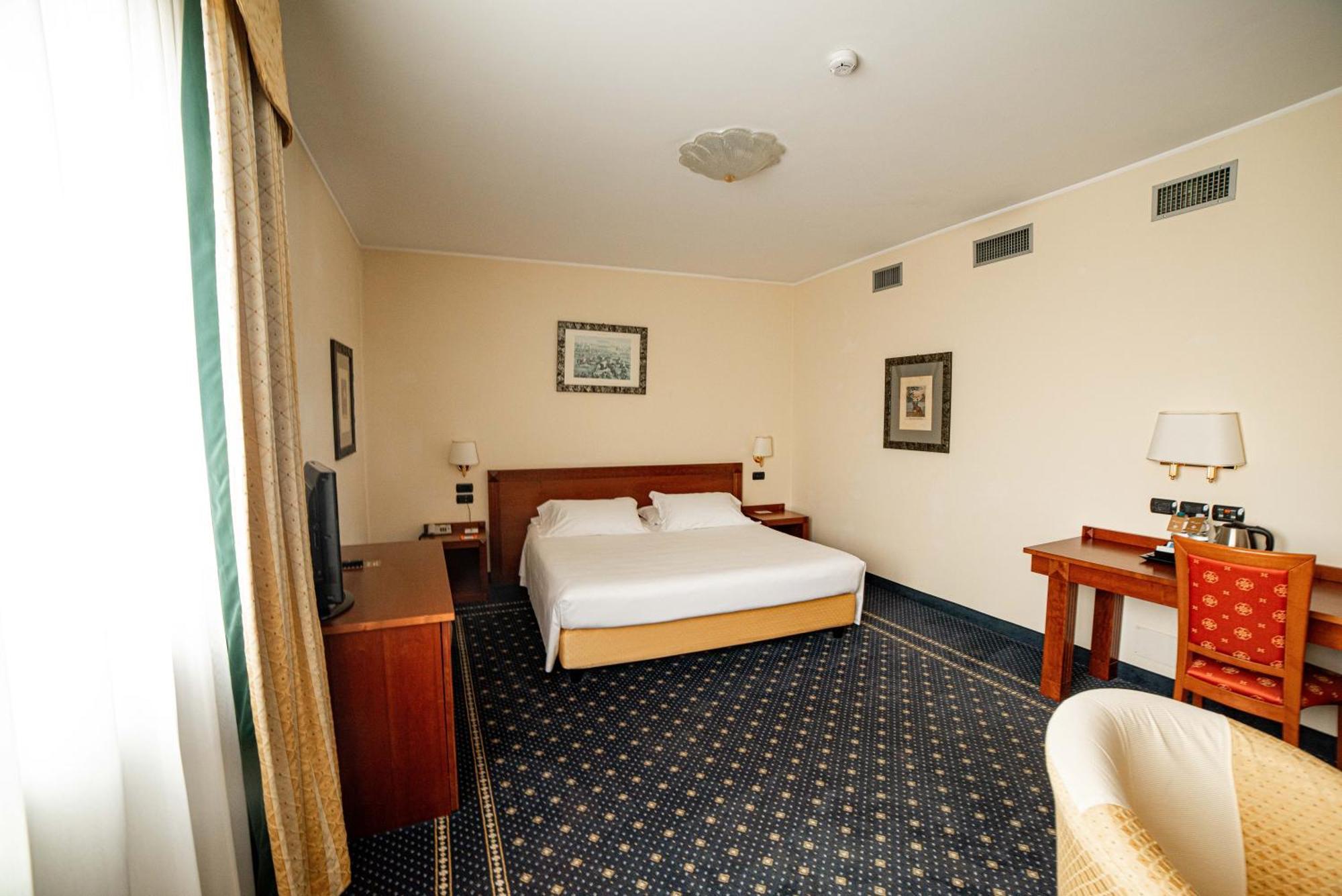 Phi Hotel Cavalieri Бра Экстерьер фото