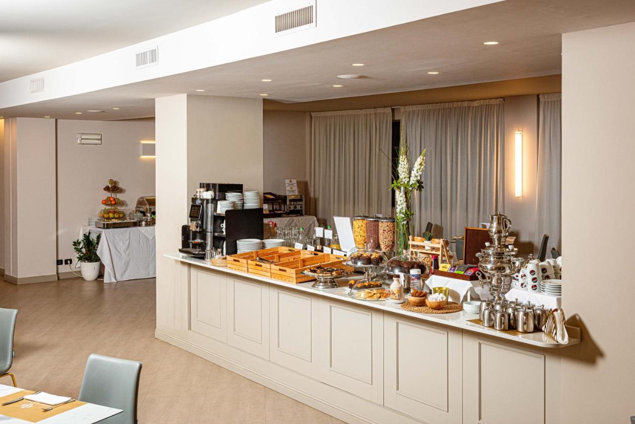 Phi Hotel Cavalieri Бра Экстерьер фото